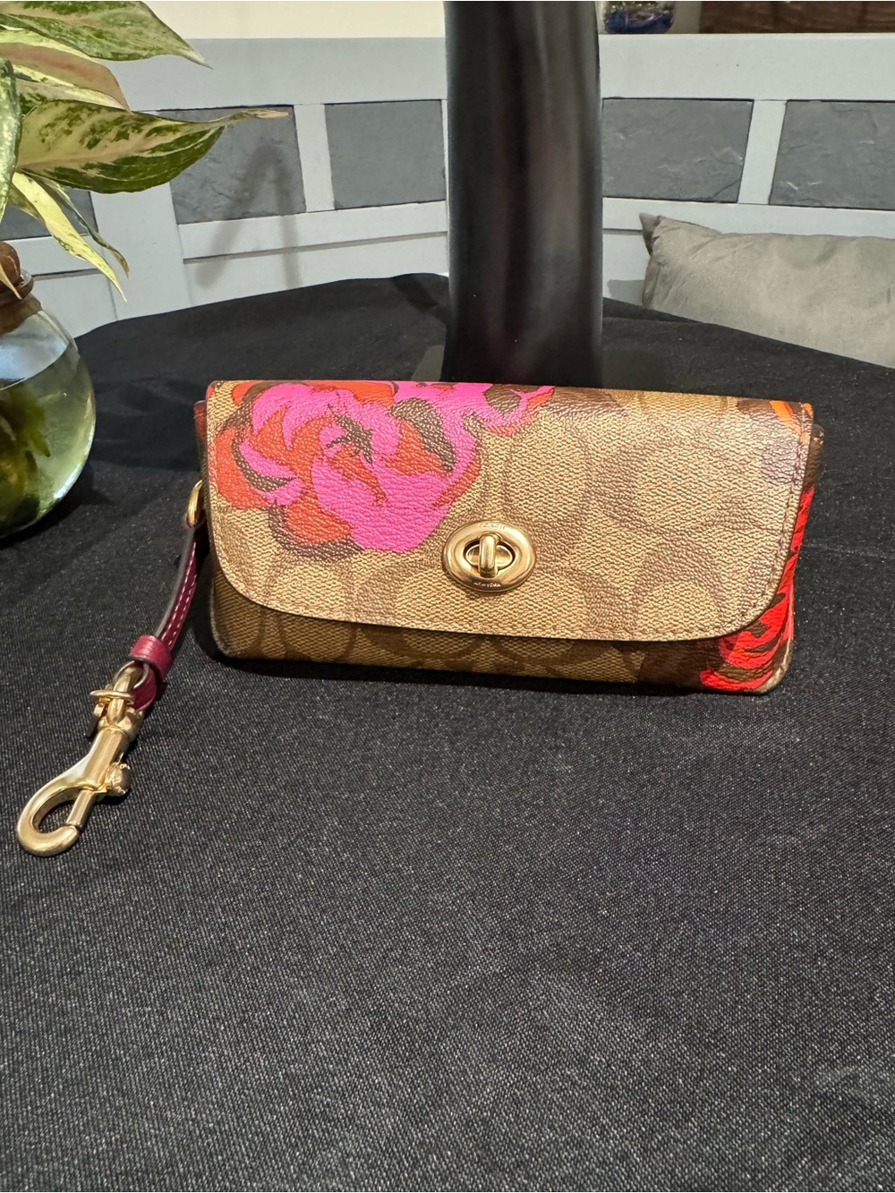 RARE Coach HC8295U Sunglasses + Matching Floral Signature Case Set 🌹 - Picture 6 of 11